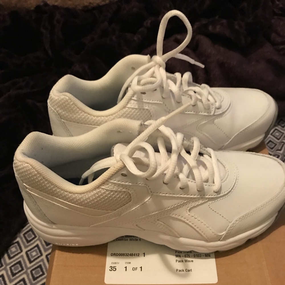 Authentic Reebok ladie's running shoes NWOT